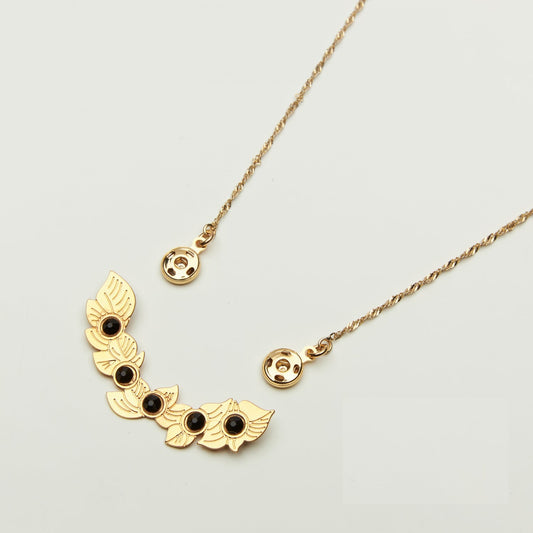 Black Bloom | Gold necklace