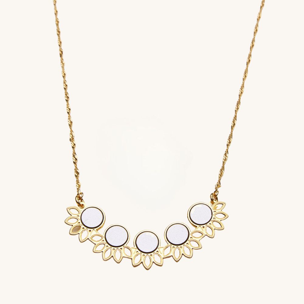 Daisy Gold Necklace Pendant