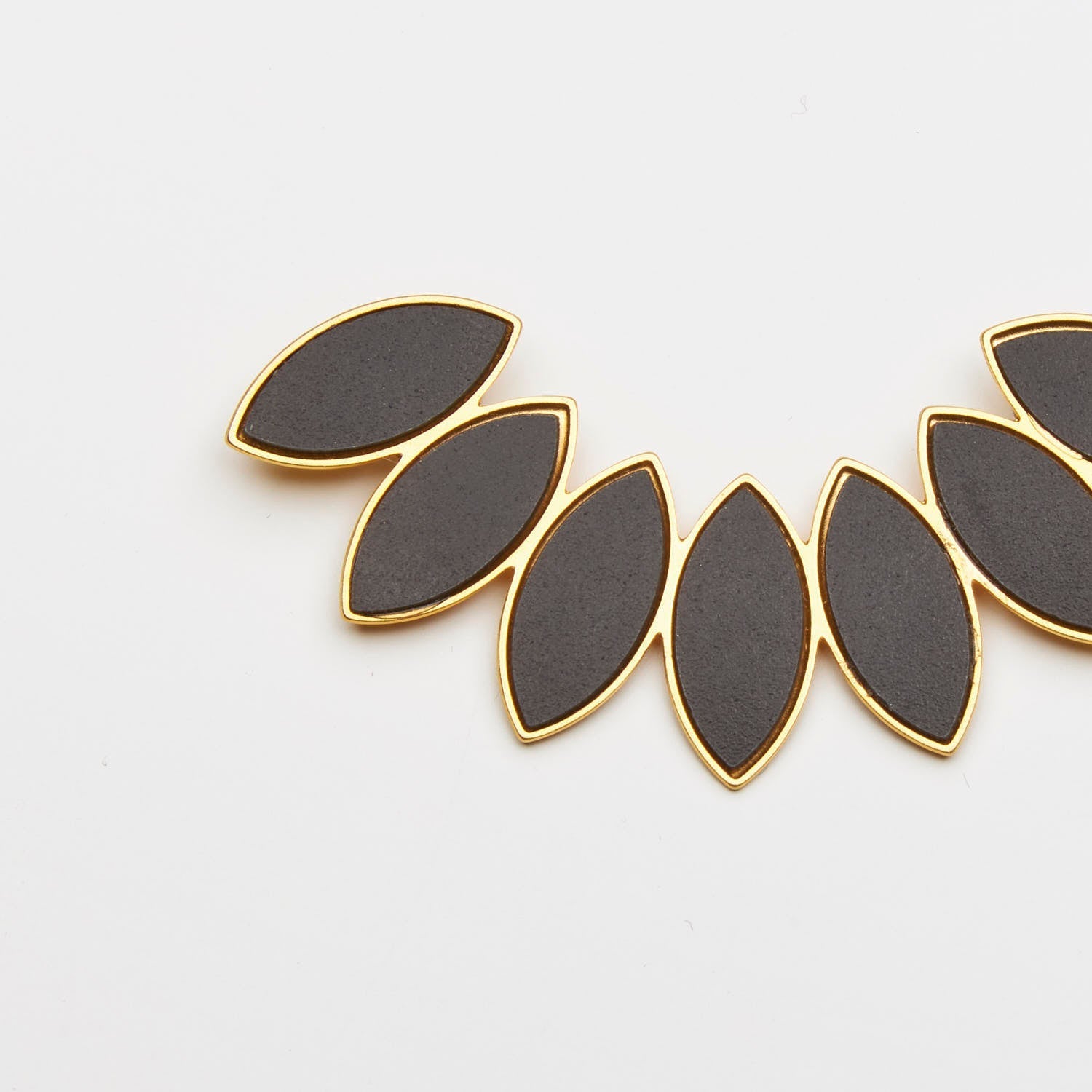 Black marquise | Gold necklace