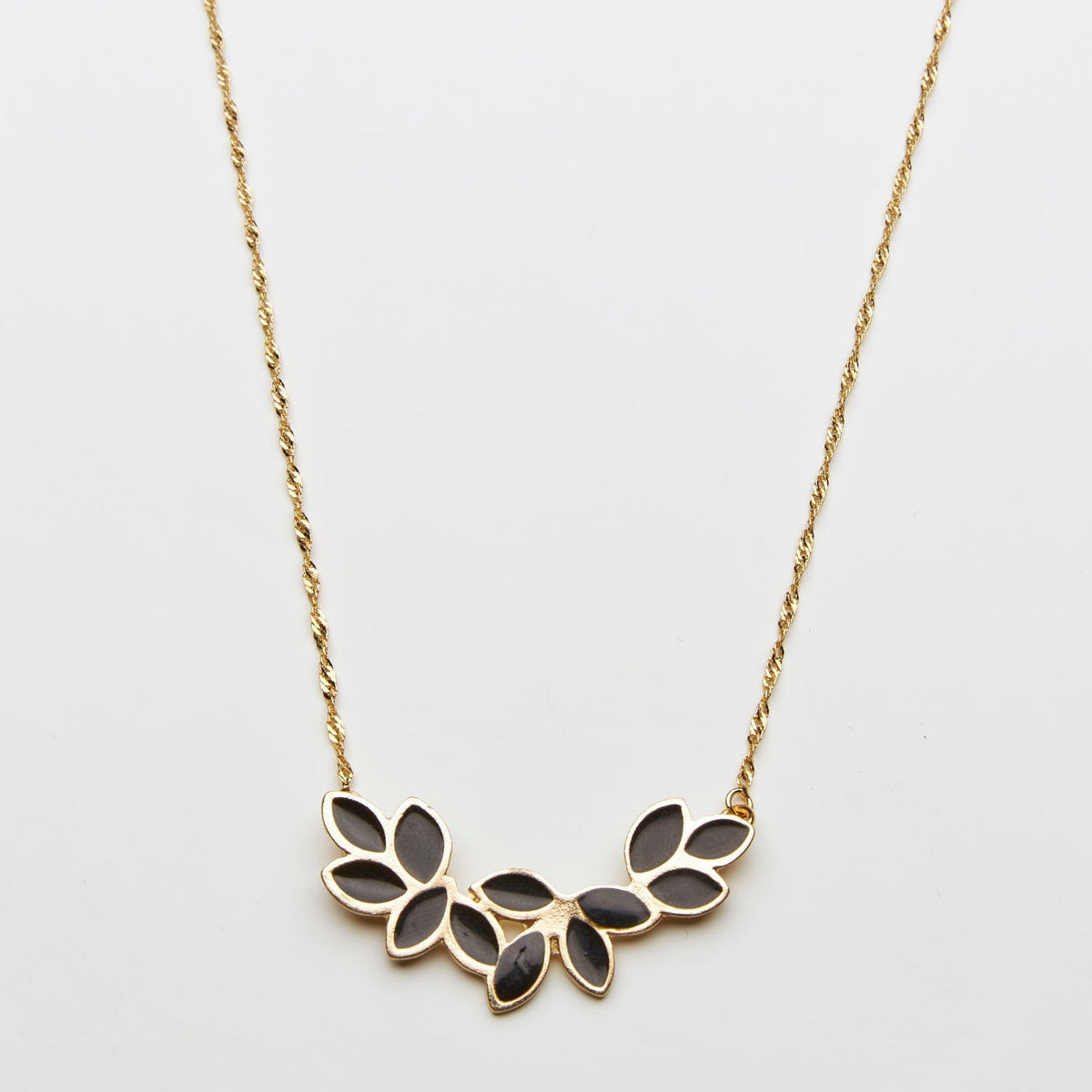 Lily | Gold necklace